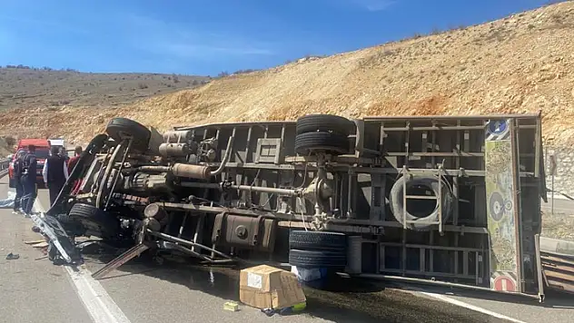 Kontrolden çıkan kamyon devrildi: 1 ölü, 1 yaralı
