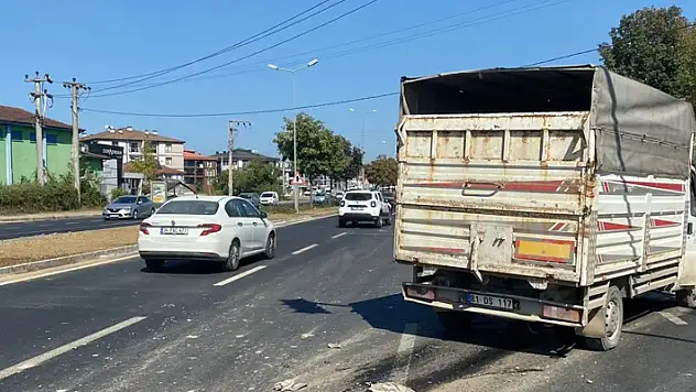 Kontrolden çıkan kamyonet sürücü adayının kullandığı otomobile çarptı: 3 yaralı
