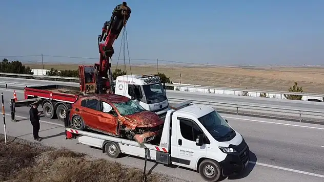 Kontrolden çıkan otomobil 10 metrelik şarampole yuvarlandı
