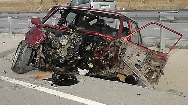 Kontrolden çıkan otomobil bariyerlere çarptı: 1 yaralı
