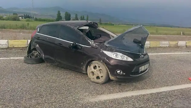 Kontrolden Çıkan Otomobil Bariyerlere Çarptı