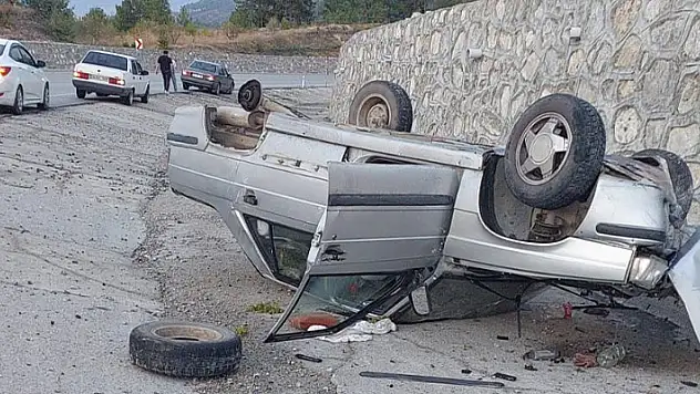 Kontrolden çıkan otomobil şarampole devrildi 2 yaralı
