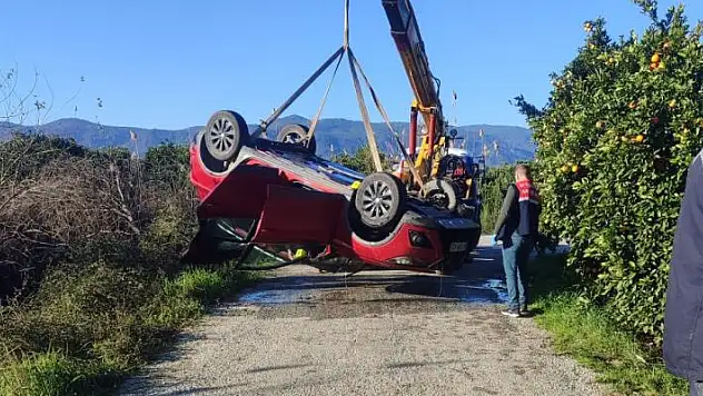 Kontrolden çıkan otomobil su kanalına uçtu: 1 ölü
