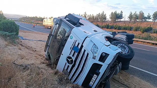 Kontrolden çıkan tır yan yattı: 1 ölü
