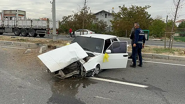 Kontrolden çıkan Tofaş hurdaya döndü: 1 yaralı
