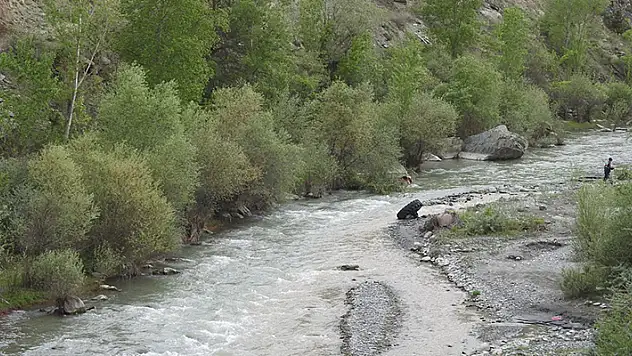 Kontrolden çıkan traktör 600 metreden Devrez Çayı'na uçtu yaralanan sürücü 30 metrede bulundu
