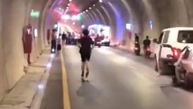 Kontrolden çıkarak savrulan motosiklet 2 genci hayattan kopardı

