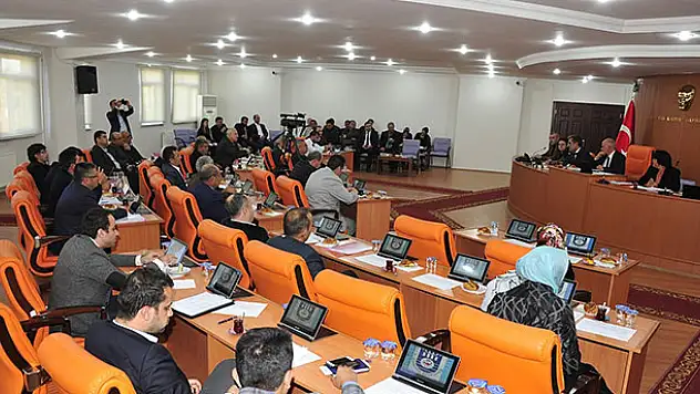 Konuk, belediye meclisi toplantısına katıldı