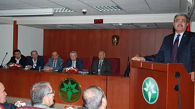 Konuk: 'Çiftçinin dolarla işi yok ama girdilerin var'