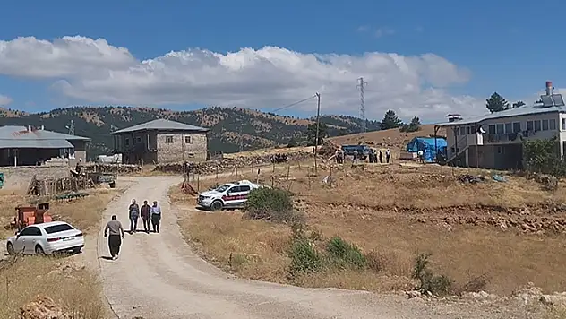 Konuşmak için evine gittiği eski eşini öldürüp intihar etti

