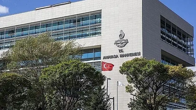 Konusu 581 bin liranın altındaki davalarda temyize gidilememesine ilişkin hüküm iptal edildi
