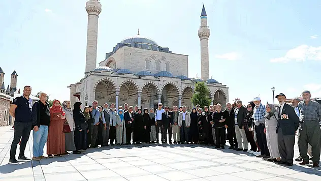 Konya 50 yıllık çiftleri ağırladı