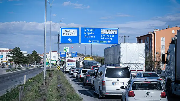 Konya-Adana kara yolunda bayram yoğunluğu oluştu

