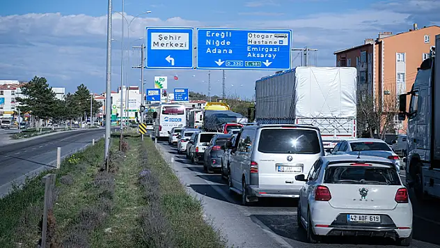 Konya-Adana kara yolunda bayram yoğunluğu
