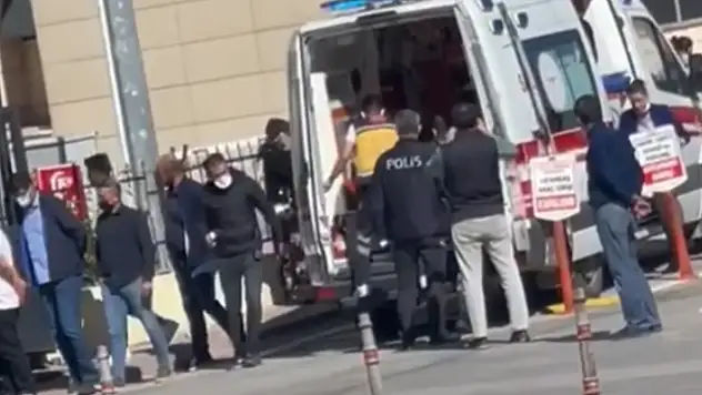 Konya Adliyesi önünde dehşet! Avukat bacağından vuruldu
