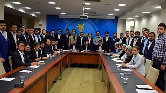 Konya Ak Gençlik Çalışmalarını Sürdürüyor