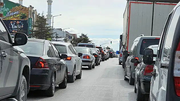 Konya-Ankara kara yolunda bayram yoğunluğu 

