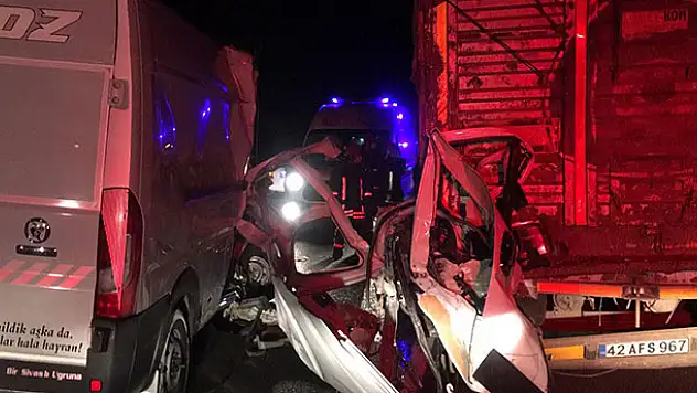 Konya-Ankara kara yolunda minibüs ile tır çarpıştı: 1 ölü, 1 yaralı