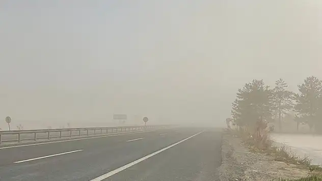 Konya- Ankara ve Konya- Aksaray yolu fırtına nedeniyle bir süre ulaşıma kapatıldı
