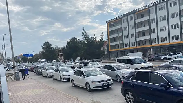 Konya-Ankara yolunun geçiş noktası Kulu'da tatil dönüşü yoğunluğu
