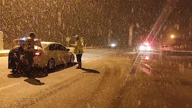 Konya-Antalya kara yolu çekici ve tır geçişlerine kapatıldı