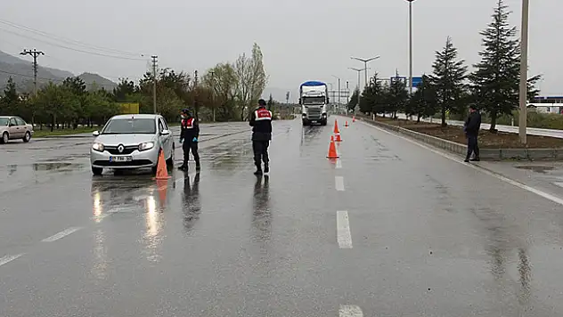 Konya-Antalya kara yolu kamyonlara kaldı