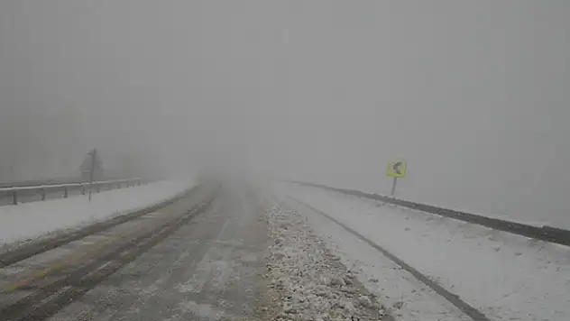 Konya-Antalya kara yolunda kar 30 santimetreye ulaştı