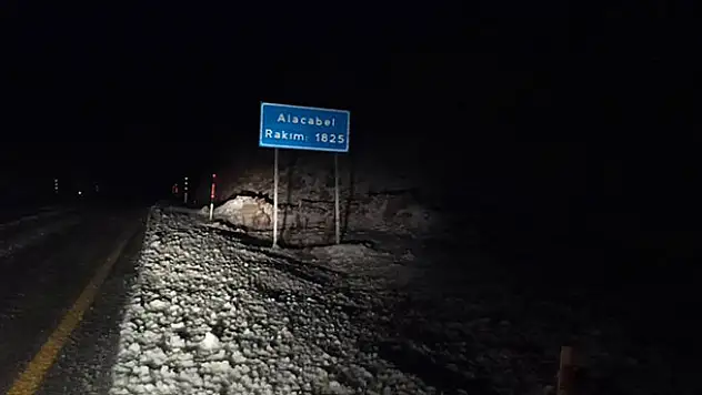 Konya Antalya kara yolunda kar yağışı etkili oldu