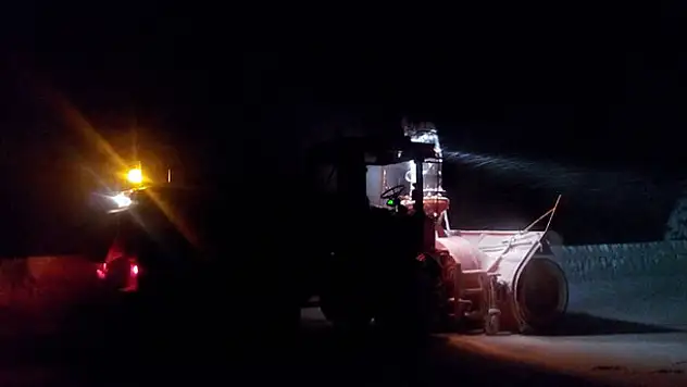Konya-Antalya karayolu kar ve tipi nedeniyle trafiğe kapatıldı