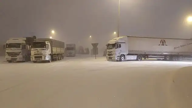 Konya - Antalya yolunda kar kalınlığı 1,5 metreyi aştı