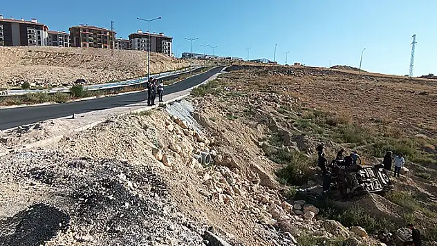 Konya Ardıçlı'da otomobil takla attı! Kaza yapan sürücü, arkadaşını arayarak kurtuldu