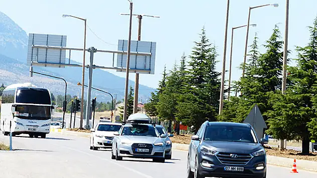 Konya bağlantı yollarında bayram dönüşü yoğunluğu