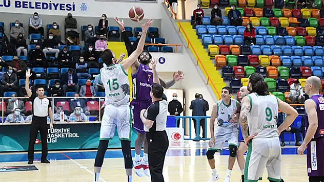 Konya Basket zaferle döndü