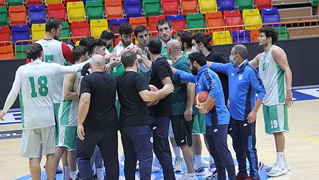 Konya Basket zirveye göz kırptı