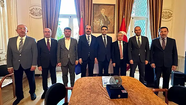 Konya Belediye Başkanları  Lahey Büyükelçisi Selçuk Ünal'ı Ziyaret Etti