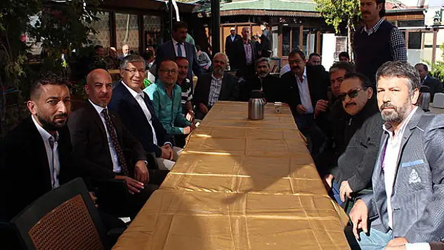Konya Berberler ve Kuaförler Odası üyeleri kahvaltıda bir araya geldi