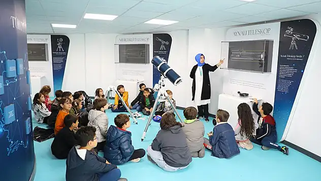 Konya Bilim Merkezi aileleri ve öğrencileri bilimle buluşturuyor