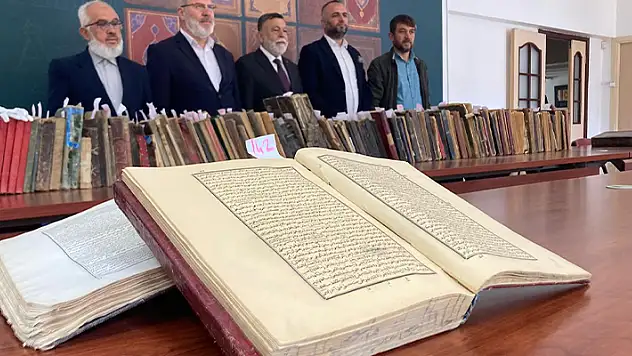 Konya Bölge Yazma Eserler Kütüphanesine 169 tarihi matbu kitap bağışlandı
