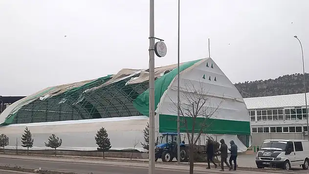 Konya Bozkır'da fırtına maddi hasar verdi