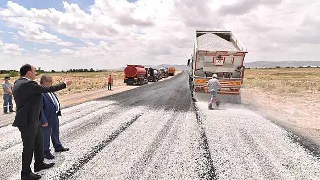 Konya Büyükşehir 2021 hedefi olan 400 km mahalle yolunu tamamladı
