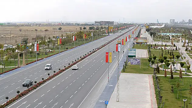 Konya Büyükşehir Ankara yolunu parklarla donattı
