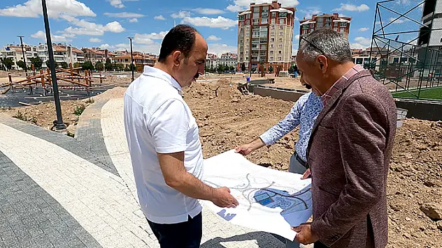 Konya Büyükşehir Belediye Başkanı Altay, kente kazandırılan yeni park alanını inceledi
