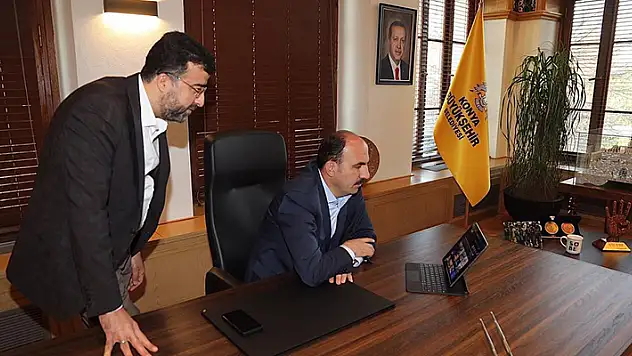 Konya Büyükşehir Belediye Başkanı Altay, AA'nın 'Yılın Fotoğrafları' oylamasına katıldı
