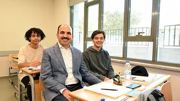 Konya Büyükşehir Belediyesi 12. sınıfta okuyan, üniversiteye hazırlanan öğrencilere nakdi destekte bulanacak