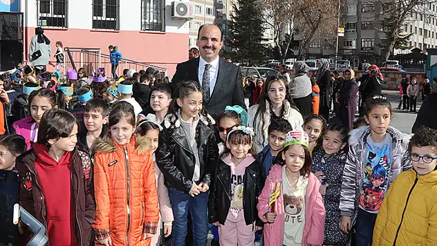 Konya Büyükşehir Belediyesi, 200 bin çocuğa şivlilik hediyesi verdi