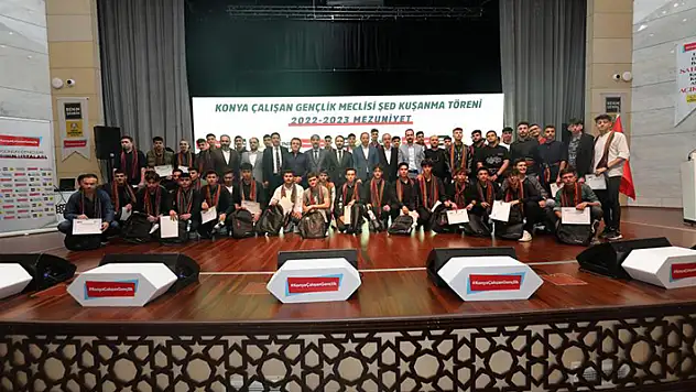 Konya Büyükşehir Belediyesi Çalışan Gençlik Meclisi'nden mezuniyet ve şed kuşanma töreni