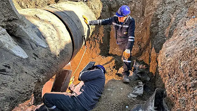 Konya Büyükşehir Belediyesi, deprem bölgesindeki çalışmalarını sürdürüyor
