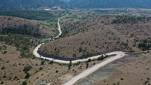 Konya Büyükşehir Belediyesi Derebucak-Gencek mahalle yolunu tamamladı
