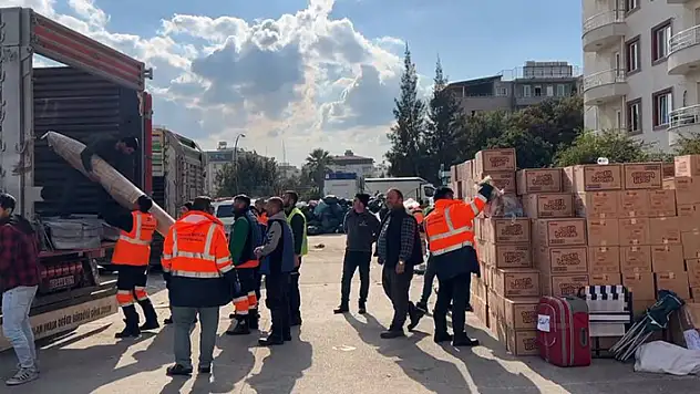 Konya Büyükşehir Belediyesi ekiplerinin enkazdan kurtardığı kişi sayısı 163'e ulaştı
