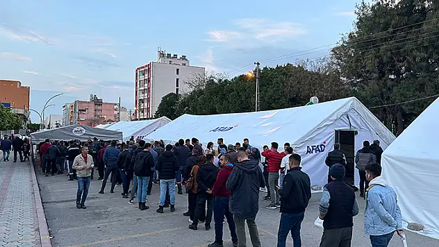 Konya Büyükşehir Belediyesi Hatay'da depremzedelere ramazan çadırı kurdu
